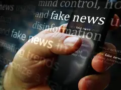 Descubre cómo la desinformación en redes sociales afecta la salud pública, la confianza y la democracia en México.