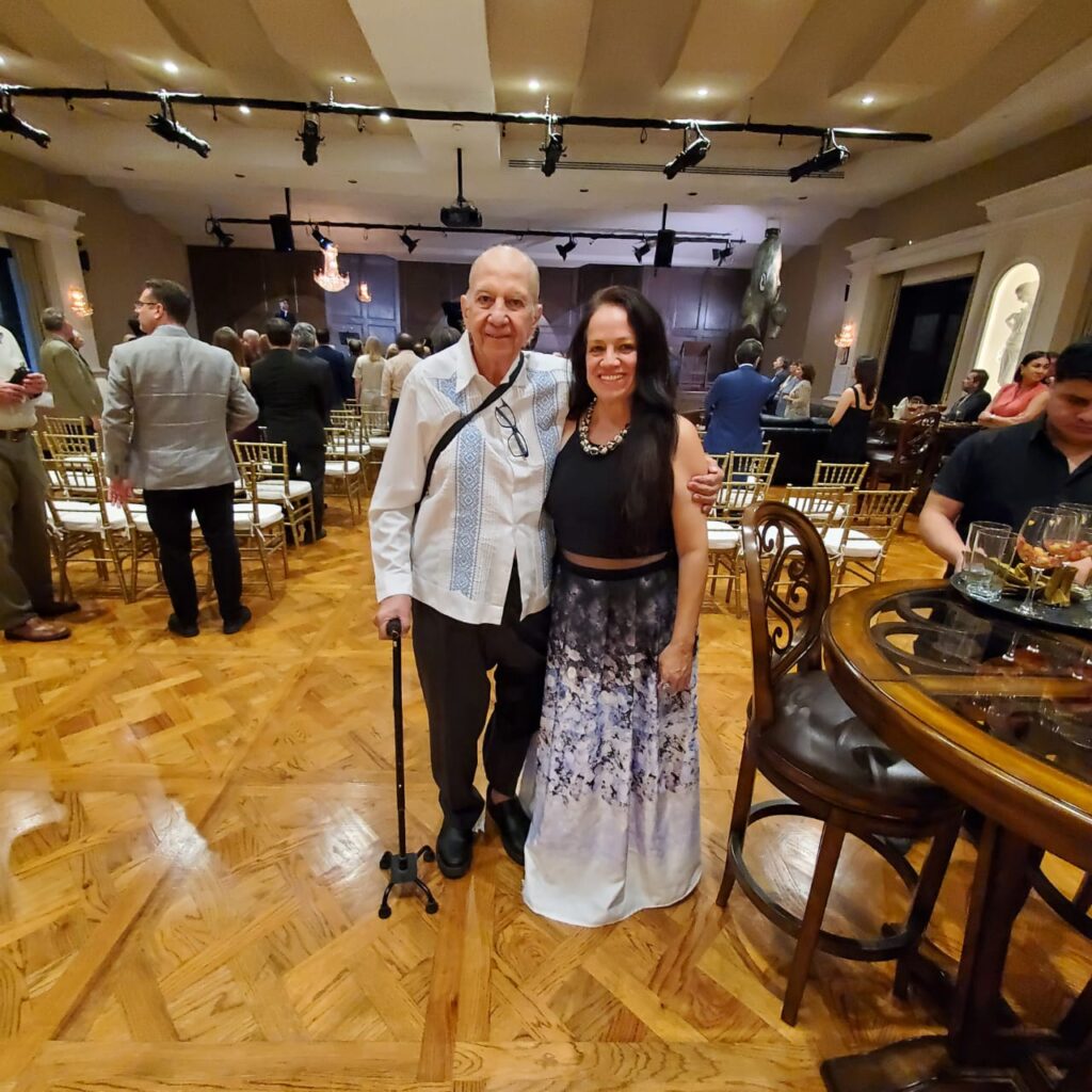 Raúl Monter y Teresa Sepúlveda disfrutando del ensamble cultural.