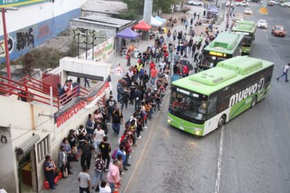 “aunque ya se ha venido manejando la decisión de prestar servicio de transporte publico gratuito a los estudiantes de educación básica, este todavía de no se va a aplicar para el regreso de clases para este periodo escolar