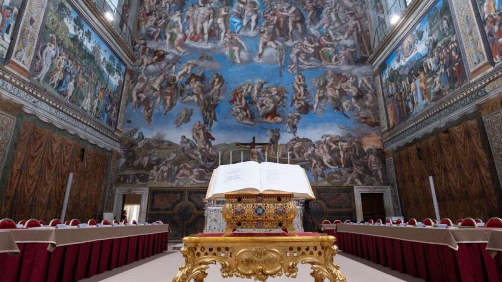 El fresco del 'Juicio Final' de Miguel Ángel preside la Capilla Sixtina (El fresco del 'Juicio Final' de Miguel Ángel preside la Capilla Sixtina.