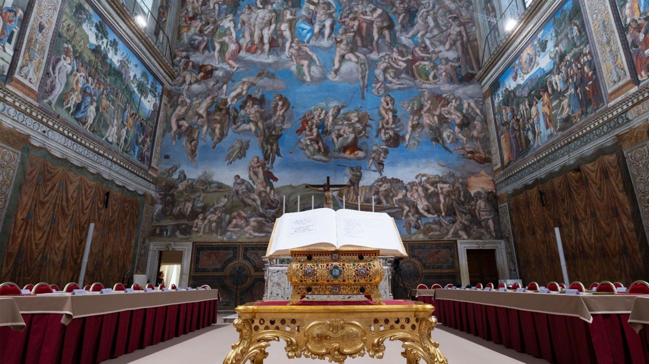 El fresco del 'Juicio Final' de Miguel Ángel preside la Capilla Sixtina (El fresco del 'Juicio Final' de Miguel Ángel preside la Capilla Sixtina.