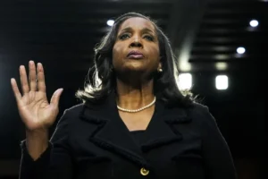 Tribunal de EE. UU. suspende despido de Lisa Cook