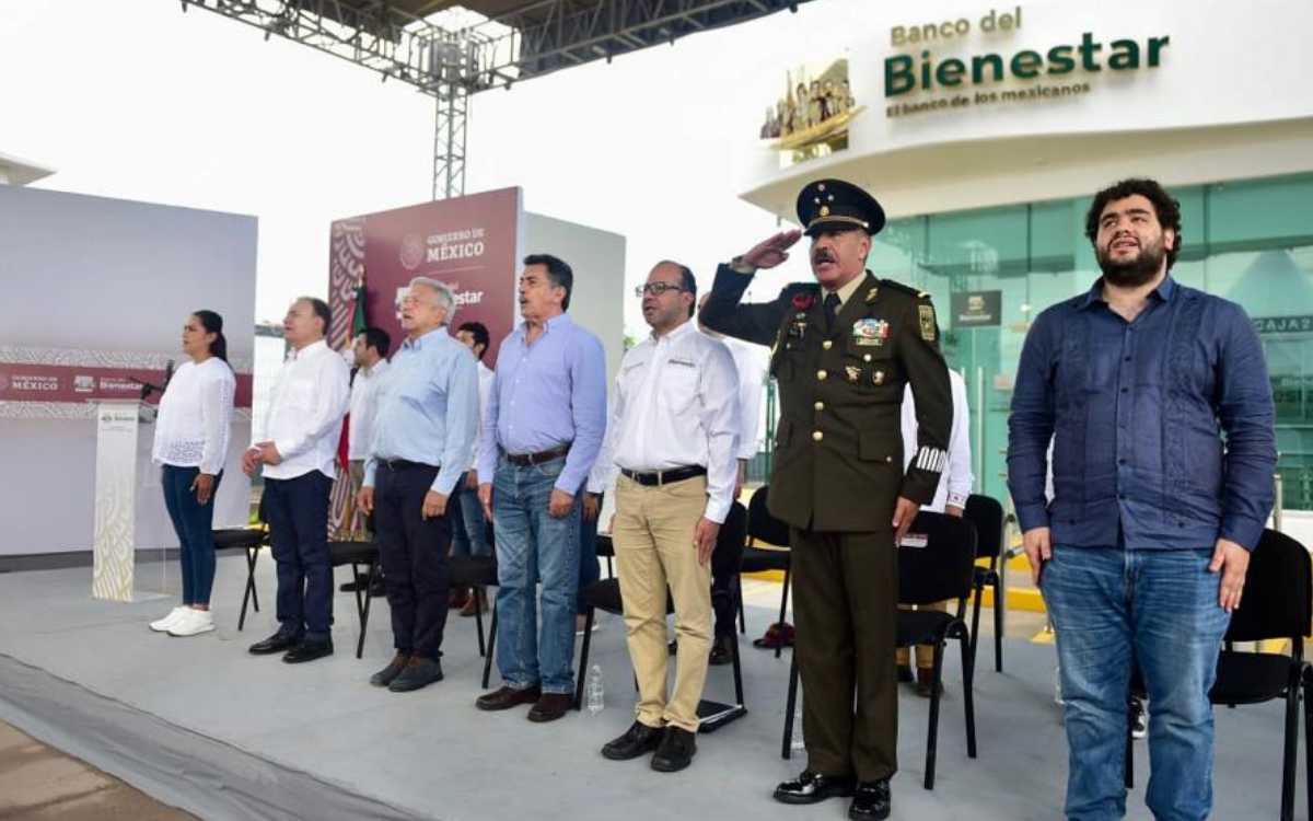 AMLO le dio funciones a la Marina que no le correspondían a su obligación constitucional. Al momento que le encargan la administración de aduanas, puertos y hasta la construcción de obra pública,