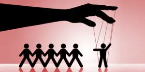 El gobierno de la simulación