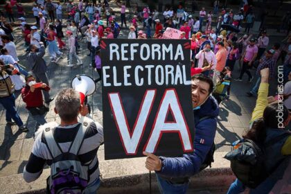 Reforma electoral queda opacada por esacandolos de corrupción y arresto de Bermudez.