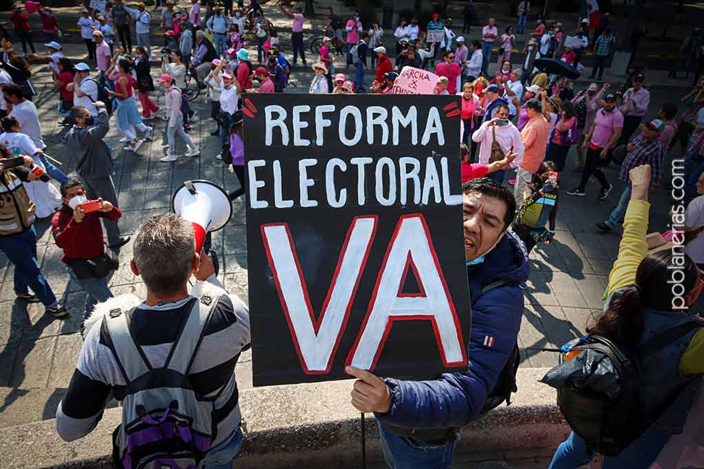 Reforma electoral queda opacada por esacandolos de corrupción y arresto de Bermudez.