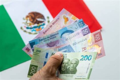 El huachicol a secas y el huachicol fiscal han creado un agujero en las finanzas públicas imposible de ocultar. Obviamente es un negocio que solapa a cientos o miles de personas, tanto funcionarios públicos