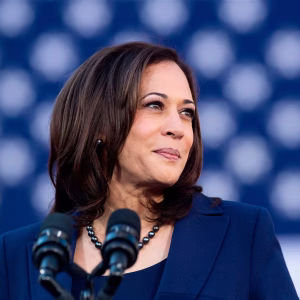 Kamala Harris califica como “imprudencia” la candidatura de Biden