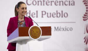 Sheinbaum acusa campaña de calumnias tras supuestos amparos a hijos de AMLO