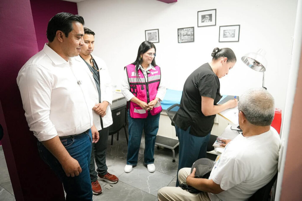 El Alcalde Jesús Nava Rivera señaló que la atención médica está disponible de lunes a viernes, lo que permite ofrecer un servicio constante y accesible para los santacatarinenses con médicos capacitados, a fin de proporcionar bienestar y elevar la calidad de vida de los ciudadanos.