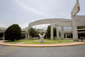 La Calzada San Pedro pasará a llamarse Calzada Mauricio Fernández Garza, en honor al cuatro veces alcalde del municipio de San Pedro, Mauricio Fernández, quien falleció el pasado 23 de septiembre.