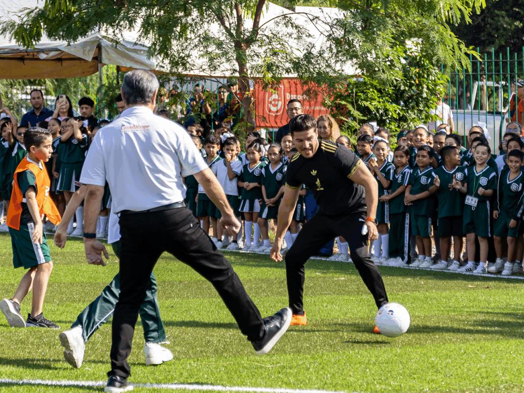 El Gobernador de Nuevo León encabezó el arranque del torneo escolar que reúne a más de 400 equipos de preescolar, primaria y secundaria en Guadalupe.