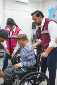 El Gobierno de Santa Catarina ha entregado en lo que va de este año mil 342 aparatos de movilidad a personas adultas mayores y con alguna limitación física.