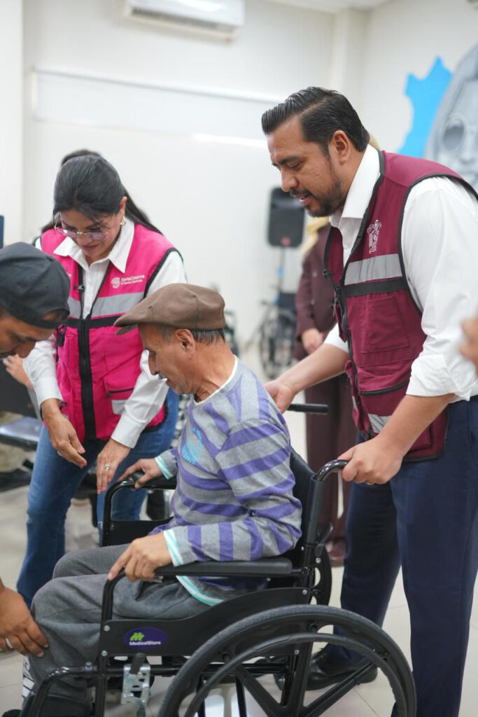 El Gobierno de Santa Catarina ha entregado en lo que va de este año mil 342 aparatos de movilidad a personas adultas mayores y con alguna limitación física.