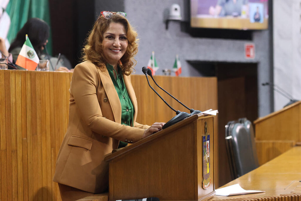 El Dictamen de la Comisión de Salud y Atención a Grupos Vulnerables, que fue presentado en Tribuna por la Diputada Gabriela Govea, es iniciativa de la Legisladora Federal Irais Reyes de la Torre.