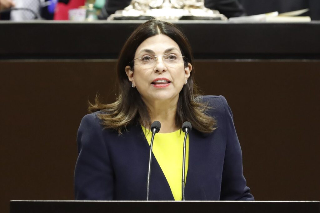 Revocacion de Mnadato contiene un sinfín de factores que implican el deseo de Morena de acabar con la democracia en nuestro pais y alentar el abstencionismo, la confusión y sobre todo el manipuleo del proceso electoral del 2027, incluyendo el tema de la Revocación de Mandato,