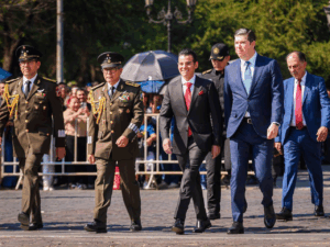 Encabezan Gobernador Samuel García y Secretario General De Gobierno, Miguel Ángel Flores desfile cívico-deportivo-militar por el 115 Aniversario de la Revolución Mexicana.
