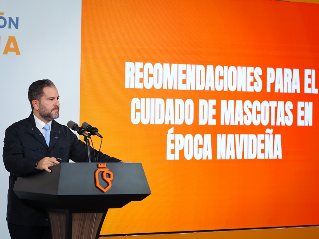 El titular de la dependencia Raúl Lozano Caballero dijo que si bien las fiestas decembrinas son momentos de celebración, también implican riesgos para nuestras mascotas por el ruido excesivo, alimentos dañinos o perecederos, objetos peligrosos y cambios sobre todo en su rutina.