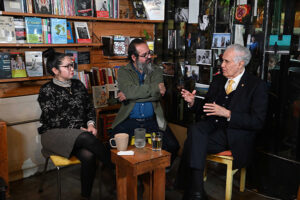 En el mundo hay 16 países donde existe el derecho a la muerte asistida, en varios de ellos por disposición legal, y en otros jurisdiccional o jurisprudencial; dos más están discutiendo el tema “y todo indica que va a prosperar”: Francia y Reino Unido, expresó el investigador emérito del Instituto de Investigaciones Jurídicas (IIJ) de la UNAM, Diego Valadés Ríos.