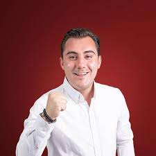 ¿Quién dice la verdad sobre la calificación del alcalde de García Manuel Guerra?