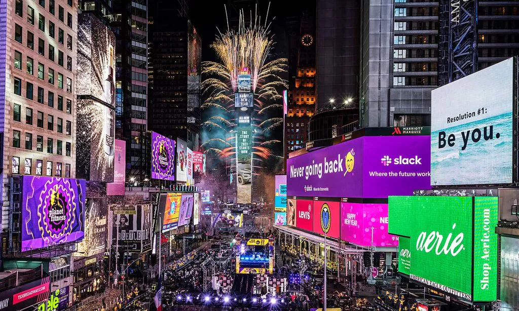 Se apagaron las luces del Times Square y Quinta Avenida
