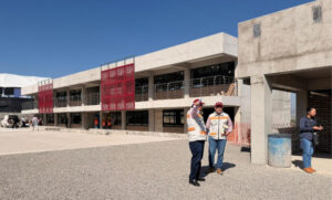 El secretario de Educación Pública, Mario Delgado Carrillo, y la directora del programa, Pamela López Ruiz, en 2026 se atenderán las 5 mil 652 escuelas restantes, con lo cual se llegará a la cobertura del 100%.