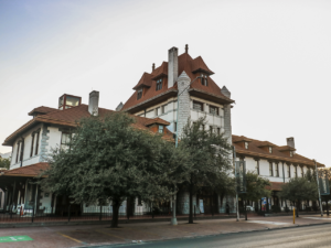 Los miércoles del 14 al 28 de enero, se impartirá el curso “Aproximación a la cultura china”, iniciación a esta milenaria civilización, un acercamiento accesible y dinámico con acentuación en su idioma, además de su escritura, gastronomía, tradiciones