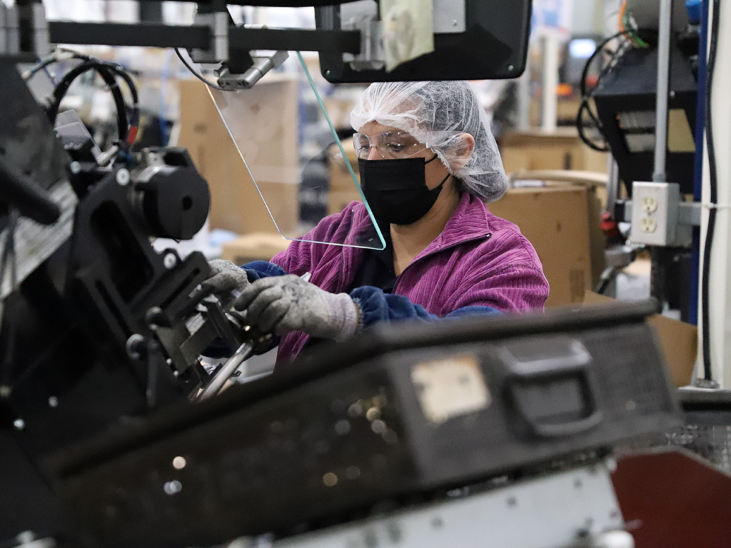 En febrero de 2025, Nuevo León generó 18,165 nuevos puestos, más que cualquier otra entidad del país, y acumuló 33,031 empleos en los primeros dos meses, equivalente al 17.2 % del total nacional de empleos creados según registros del IMSS.