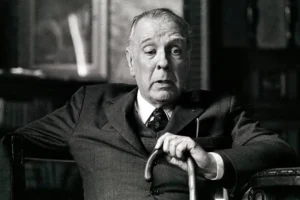 En una ironía que él mismo aceptó con lucidez, Borges perdió progresivamente la vista hasta quedar casi completamente ciego. Lejos de retirarse, convirtió la ceguera en una nueva forma de creación.