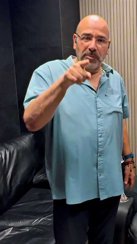 colaboro y trabajo con cualquier partido político, ya que para mi lo importante es el pueblo