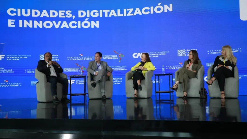 Tras participar en el Foro Económico Internacional América Latina y el Caribe 2026, en Panamá, el alcalde de Escobedo, Andrés Mijes, destacó que el municipio ha incrementado el número de inversiones dada la digitalización de trámites que ha realizado.