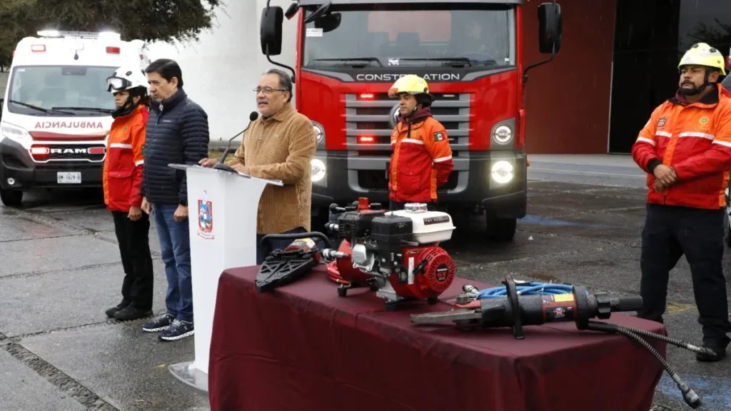 El municipio de Escobedo invirtió 14 millones de pesos en un autotanque contra incendios y una unidad de rescate que fortalecerán la capacidad de atención y respuesta a emergencias que atienden elementos de Protección Civil municipal.