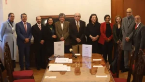 Si queremos seguir viviendo en democracia es que los partidos políticos de oposición se deben fortalecer para enfrentar el proceso electoral del 2027