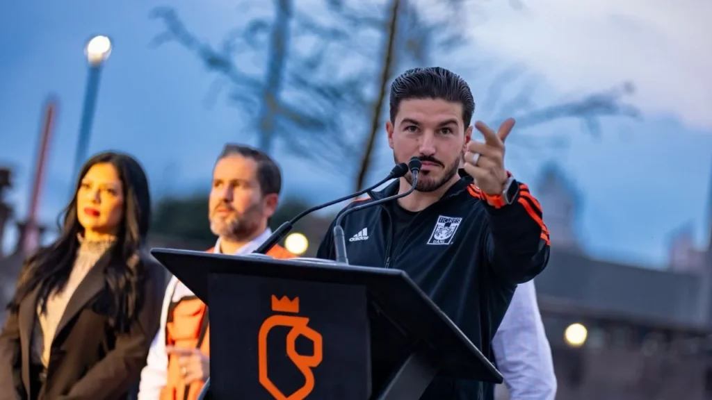 Samuel García se va a NY.