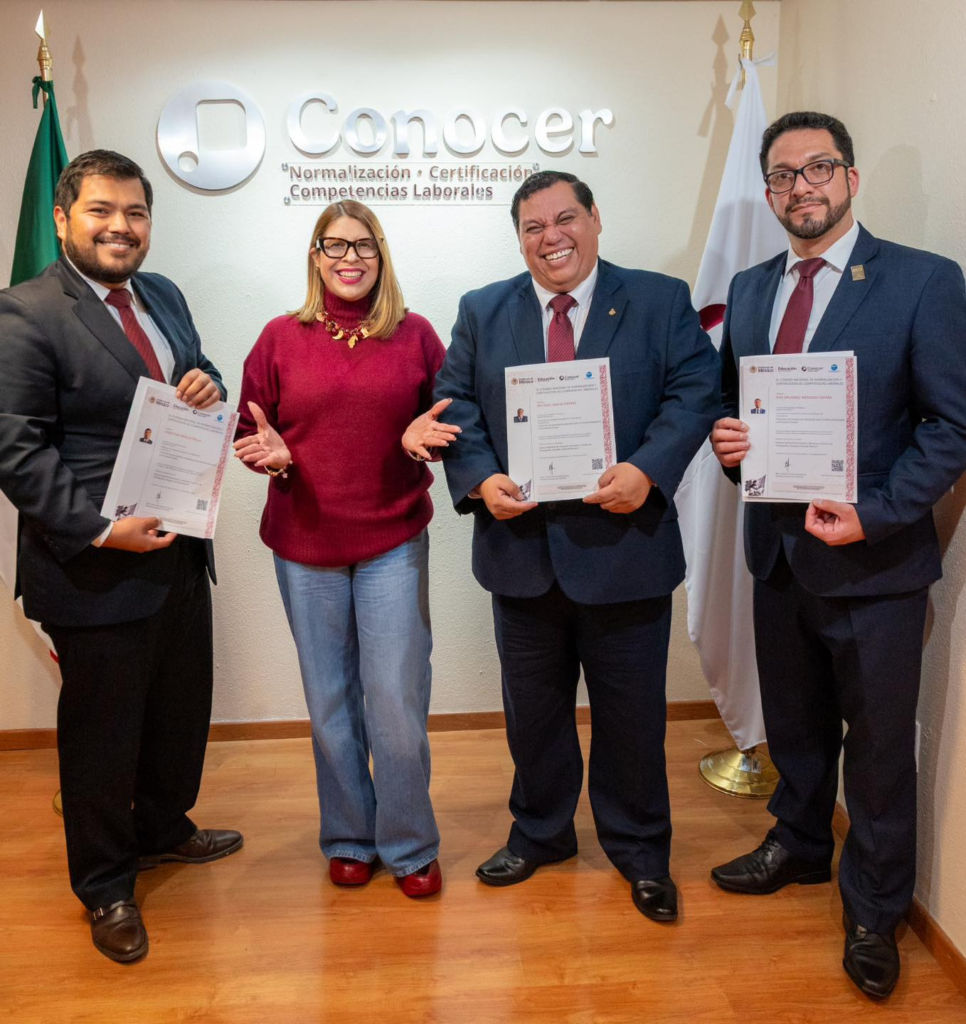 Durante la entrega, Alvarado destacó la relevancia de impulsar un modelo basado en estándares y evaluaciones que fortalezcan la productividad de las empresas.