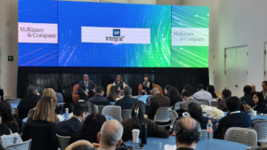 Las microcredenciales y la certificación de competencias pueden transformar la educación superior y acercar mejores oportunidades laborales a más personas, afirmó la Directora del Consejo Nacional de Normalización y Certificación de Competencias Laborales (CONOCER) Mtra. Guillermina Alvarado.