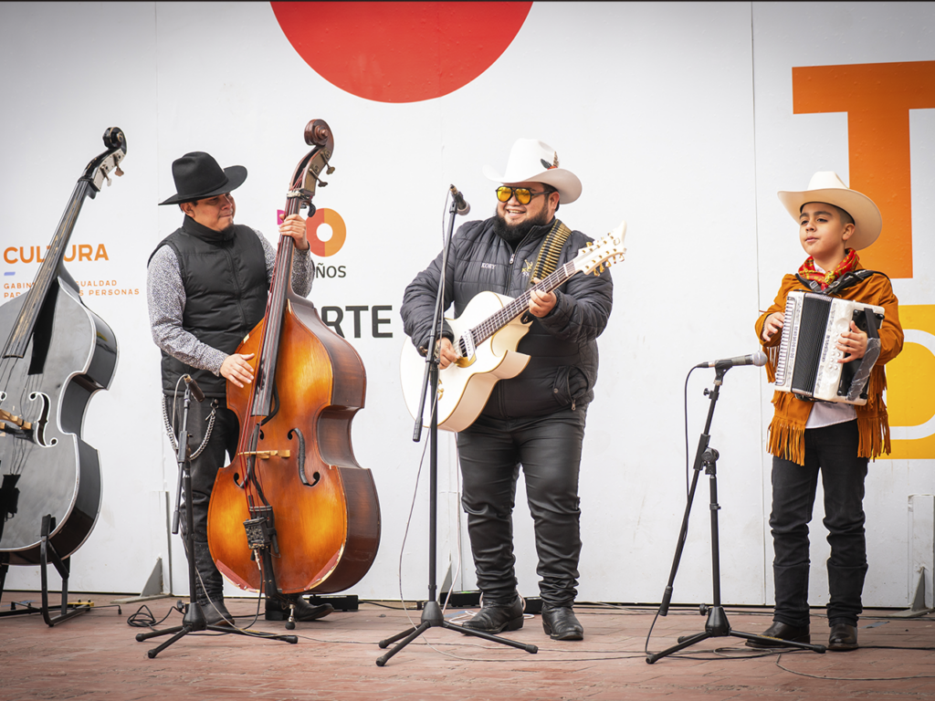 Nuevo León celebró el legado de el "Rey del Acordeón", en un emotivo homenaje multitudinario, en el que más de 20 agrupaciones musicales y de danza folklórica dieron vida a las composiciones más emblemáticas del maestro de China, N.L.