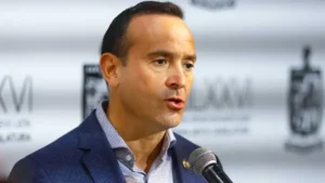 Llama tonto el diputado panista Carlos de la Fuente al gobernador Samuel García.