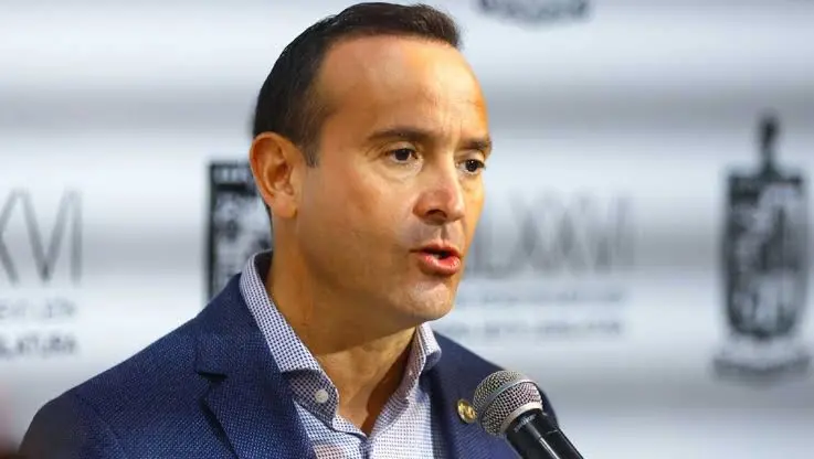 Llama tonto el diputado panista Carlos de la Fuente al gobernador Samuel García.