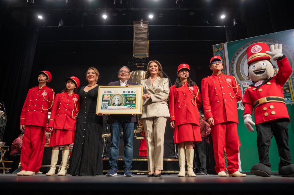 Celebran Sorteo de la Lotería Nacional en Escobedo NL.