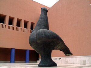 La Paloma de Juan Soriano es una icónica escultura monumental de bronce ubicada en la entrada del Museo de Arte Contemporáneo de Monterrey (MARCO) en Nuevo León, México.