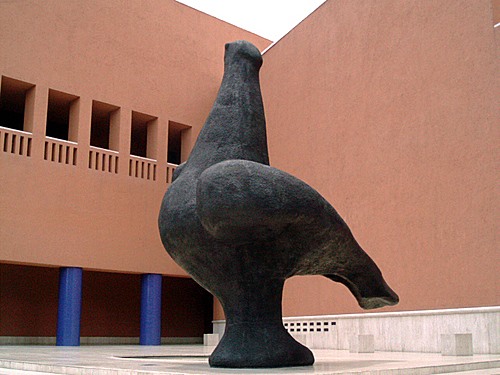 La Paloma de Juan Soriano es una icónica escultura monumental de bronce ubicada en la entrada del Museo de Arte Contemporáneo de Monterrey (MARCO) en Nuevo León, México.