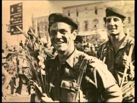 El comandante de ese grupo de rescate se llamaba Yonatan Netanyahu, y fue el único soldado israelí que murió en esa operación