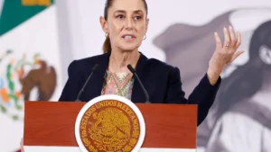 "Los libros de texto no son patrimonio de una persona", expresó la presidenta Claudia Sheinbaum Pardo.