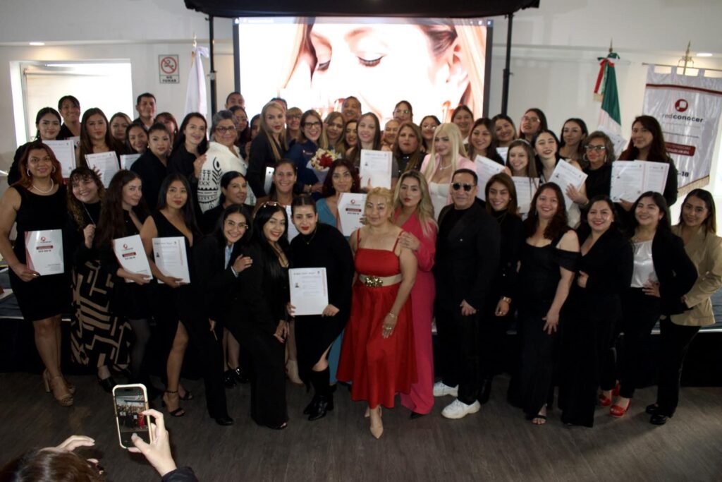 Certifican a mujeres en Bienestar y Estética Avanzada para impulsar el emprendimiento femenino