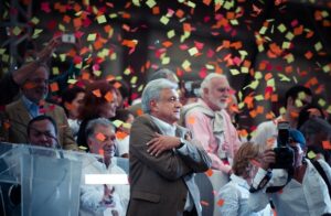 Refuerza su narrativa de que "el pueblo salva al pueblo", apelando a la generosidad individual