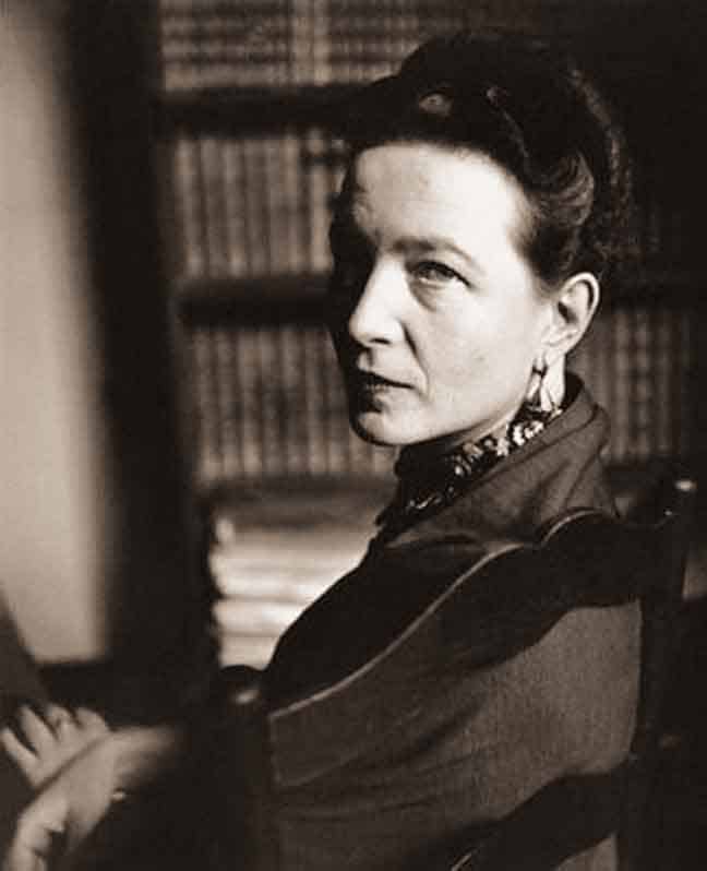 Su frase "No se nace mujer, se llega a serlo" sentó las bases para entender que la "feminidad" es una construcción social y no un destino biológico.