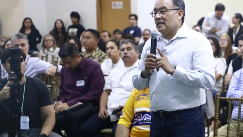 El alcalde de Andrés Mijes planteó la necesidad de impulsar soluciones metropolitanas que permitan atender de manera integral los principales retos que enfrenta la Zona Metropolitana de Monterrey, particularmente en temas de movilidad, infraestructura y desarrollo urbano.