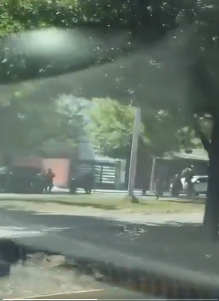 Abaten a hombre con machete que cargaba un niño.