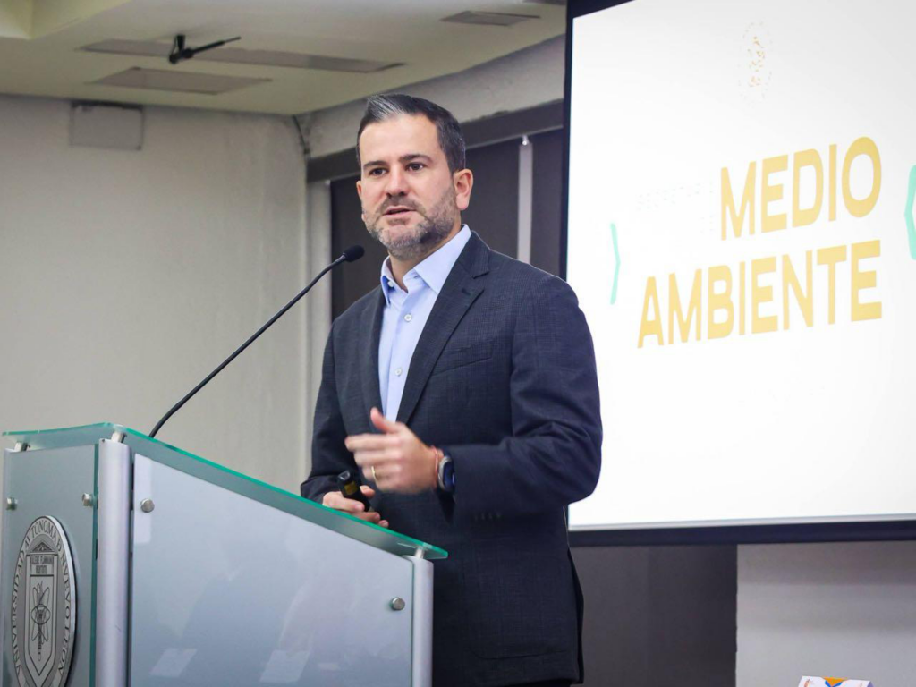 Capacitan a la Industria en trámites digitales.